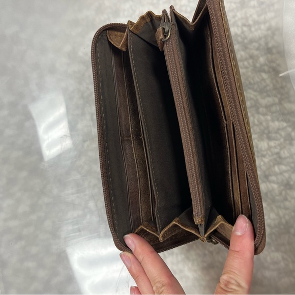 Leather Roots purse - Picture 5 of 5